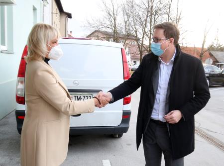 VLADA NA OBISKU V CERKNICI 015 FOTO LJUBO VUKELIČ